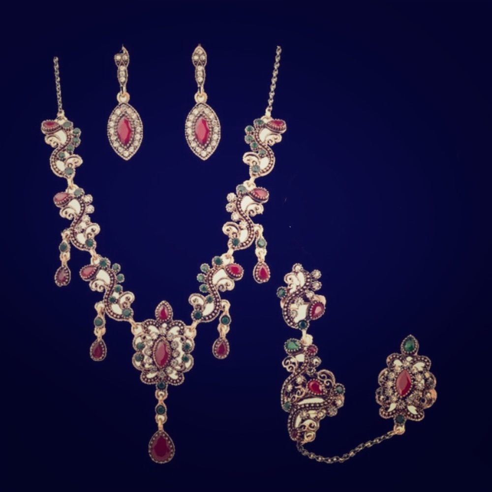 🆕 Stunning Vintage Jewelry Set